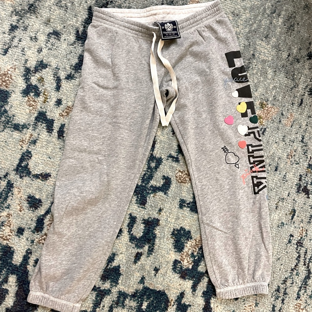 Cute roll up sweatpants vs pink